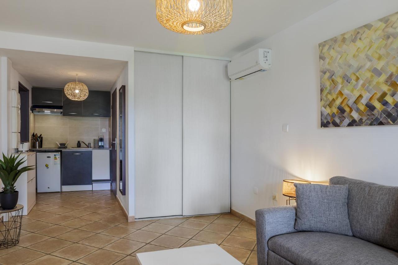 Le Saint-Gilles - Studio A St-Gilles-Les-Bains - Situe Dans Residence Privee Avec Piscine Kültér fotó